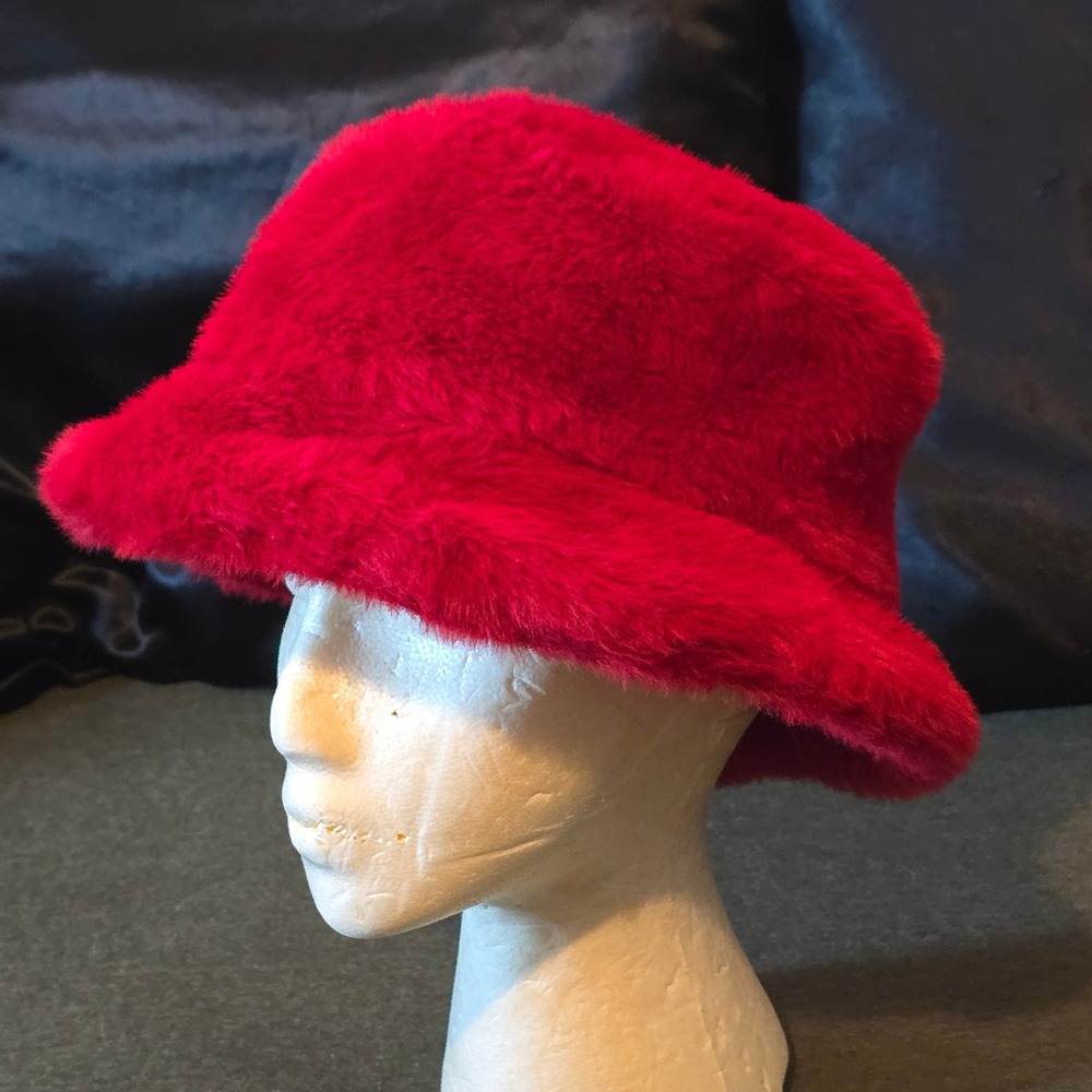 Steve Madden Hat OS Bucket Women Red Faux Fur Fuzzy Streetwear Winter Accessory